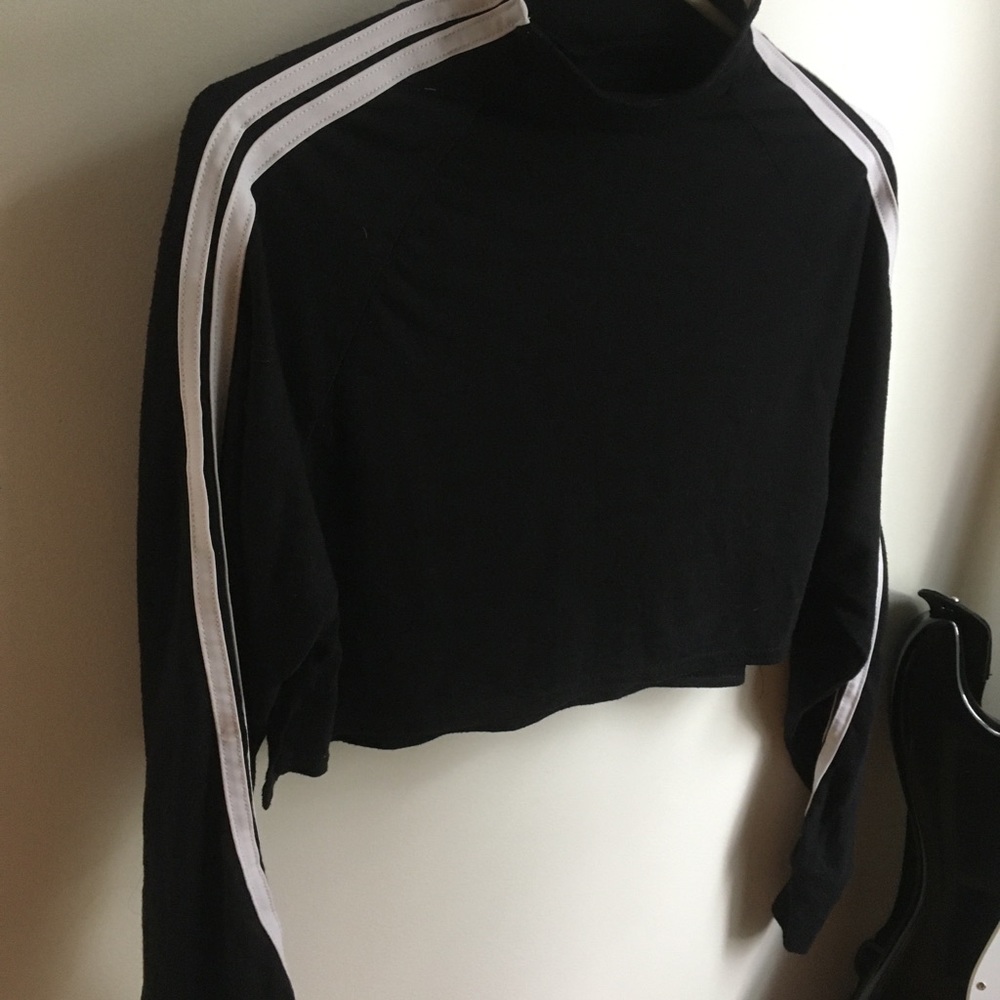 crop top - Picture 2 of 2